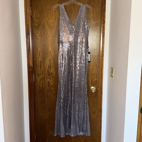 NWT Ever Pretty Elegant V Neck Sequin Evening Dress - Picture 6 of 11